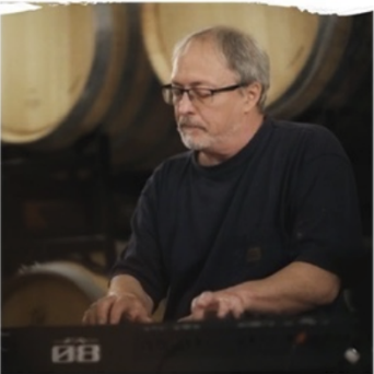 Pianist Joseph Bowensv